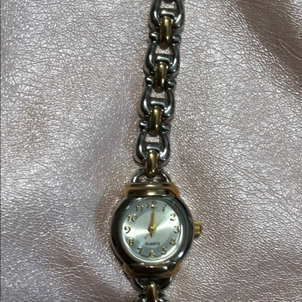 🥂Women’s Watch🥂 - Picture 3 of 4